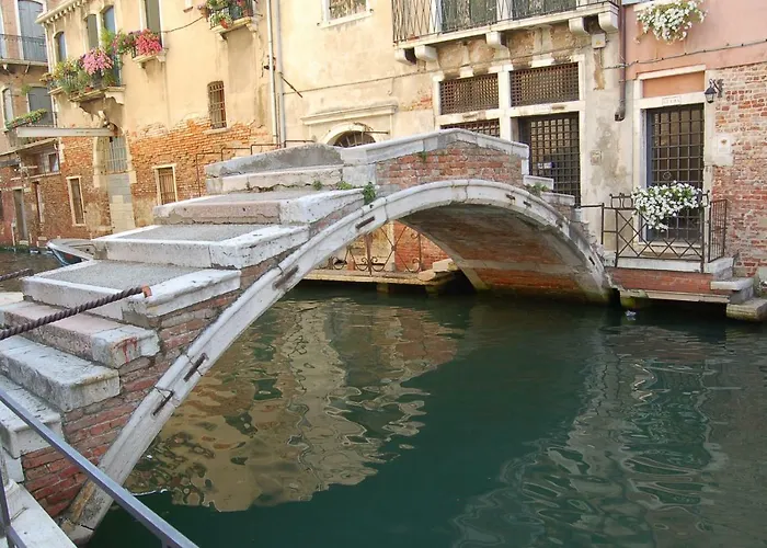 Castello 5888 B, Santa Marina, Calle Marcello, Canale